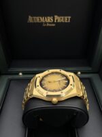 Audemars Piguet Royal Oak Jumbo (Ref# 16202BA.OO.1240BA.02) - Image 9