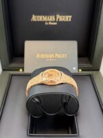 Audemars Piguet ROYAL OAK MINI FROSTED GOLD QUARTZ Ref. 67630OR.GG.1312OR.01 - Image 3