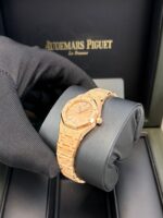 Audemars Piguet ROYAL OAK MINI FROSTED GOLD QUARTZ Ref. 67630OR.GG.1312OR.01 - Image 10