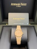 Audemars Piguet ROYAL OAK MINI FROSTED GOLD QUARTZ Ref. 67630OR.GG.1312OR.01 - Image 2