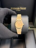 Audemars Piguet ROYAL OAK MINI FROSTED GOLD QUARTZ Ref. 67630OR.GG.1312OR.01 - Image 8