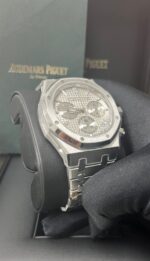 Audemars Piguet ROYAL OAK SELFWINDING CHRONOGRAPH “50TH ANNIVERSARY” STEEL BRACELET WHITE DIAL (Ref # 26240ST.OO.1320ST.03) - Image 4