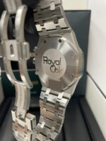 Audemars Piguet Royal Oak Selfwinding Chronograph/ Stainless Steel/ Blue Dial/ Silver Sub-Dials (Ref#26331ST.OO.1220ST.01) - Image 8