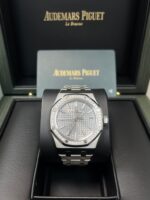Audemars Piguet Royal Oak Selfwinding (Ref# 15551ST.ZZ.1356ST.06) - Image 12