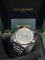 Audemars Piguet Royal Oak Selfwinding (Ref# 15551ST.ZZ.1356ST.06) - Image 8