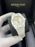 Audemars Piguet Royal Oak Selfwinding White Ceramic 77350CB.OO.1266CB.01 - Image 7