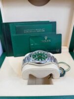 Rolex Oyster Perpetual 41 Stainless Steel - Green Index Dial - Oyster Bracelet (Ref# 124300) - Image 3